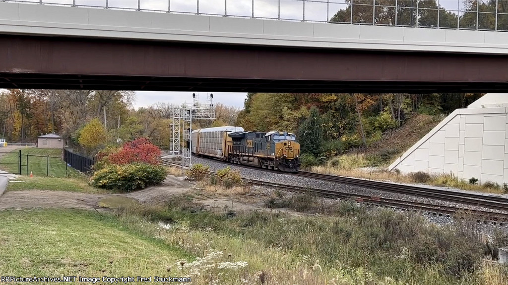 CSX 3463 leads the rack/stack train at BD tower.